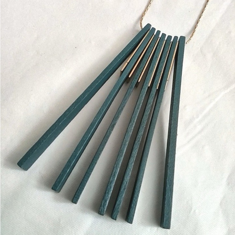 ❄️ Plunder | Necklace Teal Wood Fan Pendant Gold Chain Adjustable